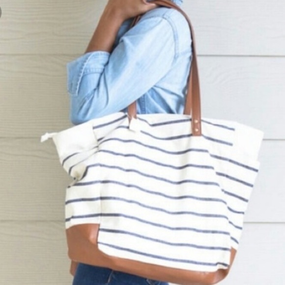 Bath & Body Works Handbags - Bath & Body works canvas bag with leather straps